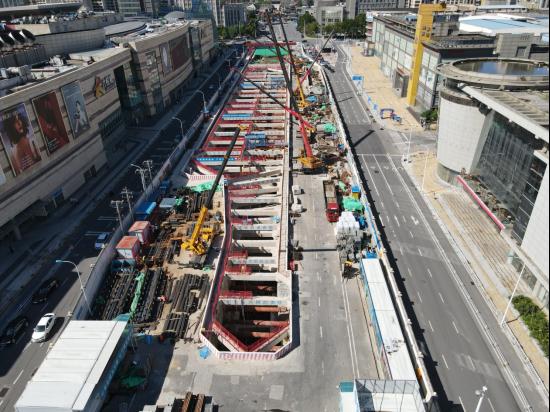 地铁7号线鼓楼站南侧主体结构顺利封顶(图1) 地铁7号线鼓楼站南侧主体结构顺利封顶(图1)