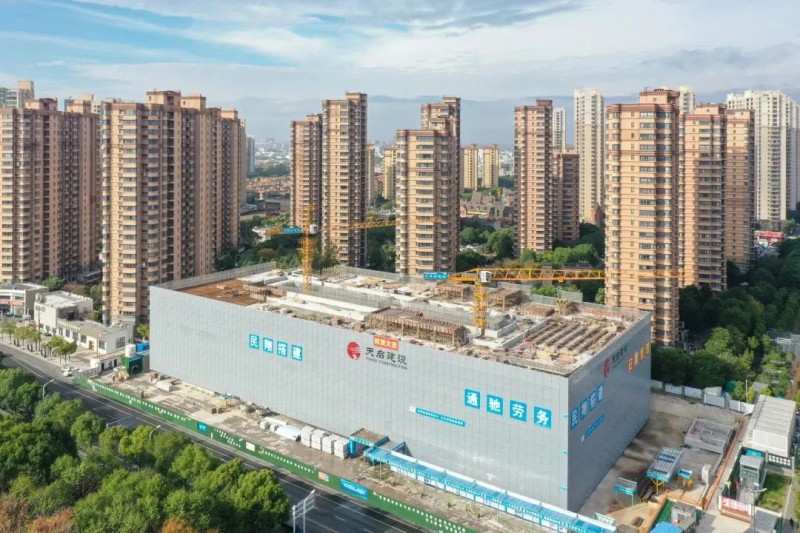 地铁城西乘客服务中心主体结构封顶(图1) 地铁城西乘客服务中心主体结构封顶(图1)
