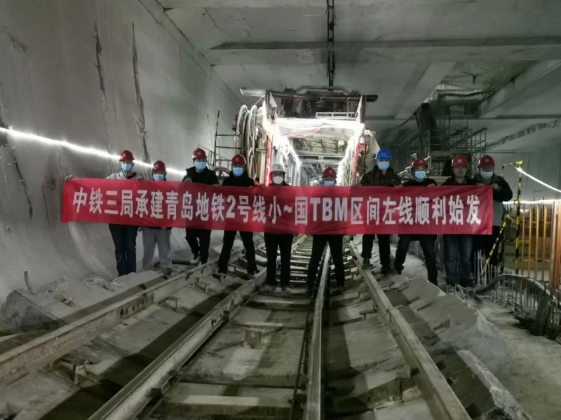 地铁2号线西延段小港站-国际邮轮港站区间左线TBM顺利始发(图1) 地铁2号线西延段小港站-国际邮轮港站区间左线TBM顺利始发(图1)