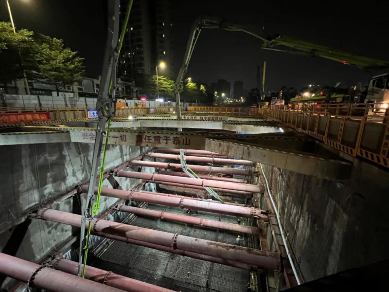 地铁4号线一期工程首块底板顺利完成浇筑(图1) 地铁4号线一期工程首块底板顺利完成浇筑(图1)
