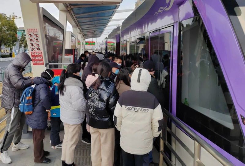 有轨电车服务乘客超90万人次(图1) 有轨电车服务乘客超90万人次(图1)