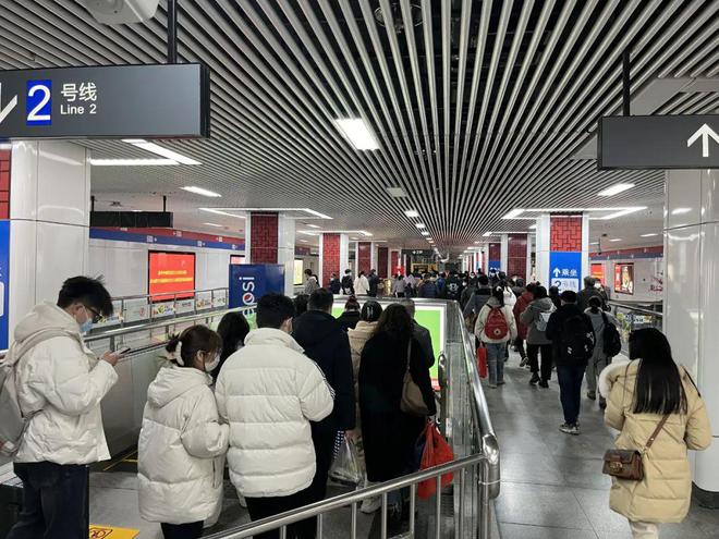 轨道上周日均客运量114.08万人次,创历史新高(图1) 轨道上周日均客运量114.08万人次,创历史新高(图1)