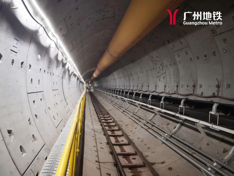 州地铁13号线二期E43号中间风井至珠村区间左线盾构顺利始发(图1) 州地铁13号线二期E43号中间风井至珠村区间左线盾构顺利始发(图1)