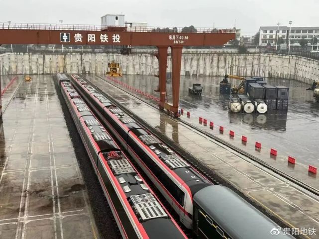 轨道交通3号线迎来12辆电客车(图1) 轨道交通3号线迎来12辆电客车(图1)