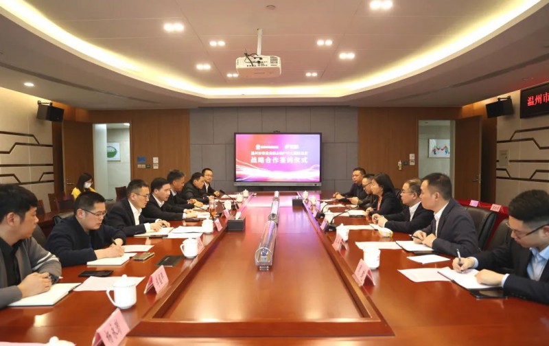 市铁投集团与物产中大国际贸易集团举行战略合作签约仪式(图1) 市铁投集团与物产中大国际贸易集团举行战略合作签约仪式(图1)