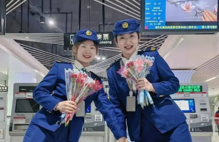 地铁国际妇女节全线列车送祝福(图1) 地铁国际妇女节全线列车送祝福(图1)