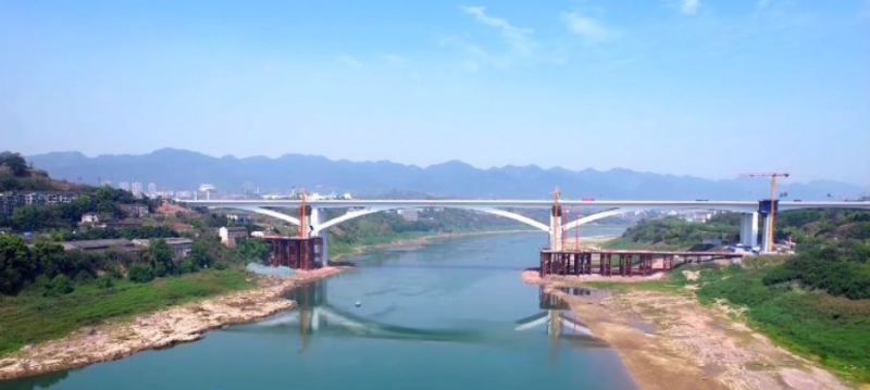 轨道15号线这座大桥主墩封顶(图1) 轨道15号线这座大桥主墩封顶(图1)