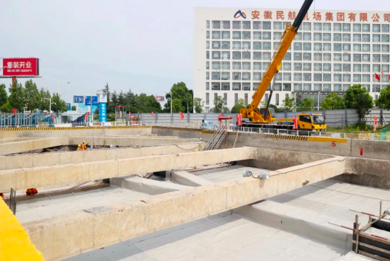 轨道交通S1线首座车站主体结构顺利封顶(图1) 轨道交通S1线首座车站主体结构顺利封顶(图1)