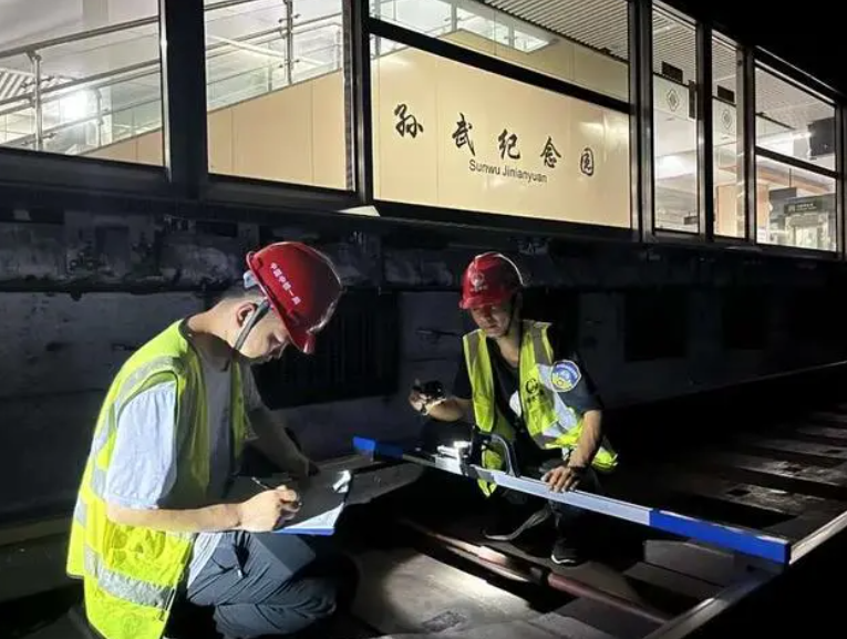 轨道交通8号线盾构成功实现双线贯通(图1) 轨道交通8号线盾构成功实现双线贯通(图1)