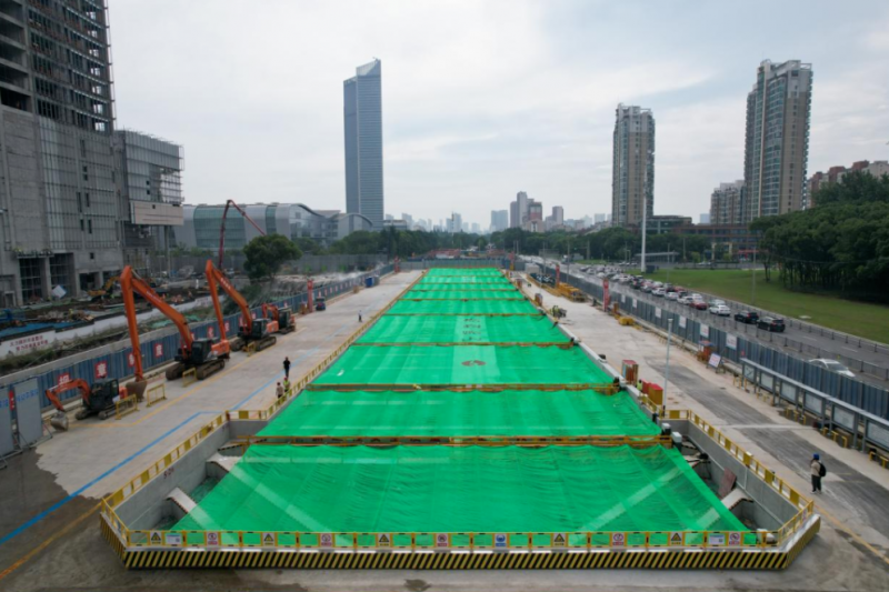 地铁建设工地“天幕系统”启用(图1) 地铁建设工地“天幕系统”启用(图1)