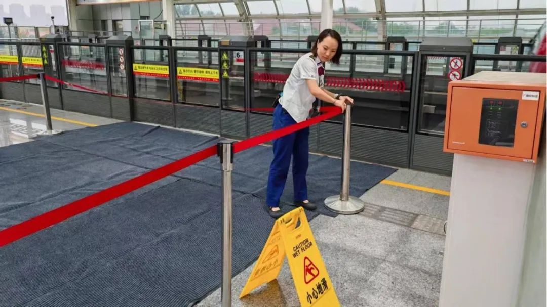 应对极端强降雨天气 天津轨道交通这样做!(图5) 640 (22).jpg