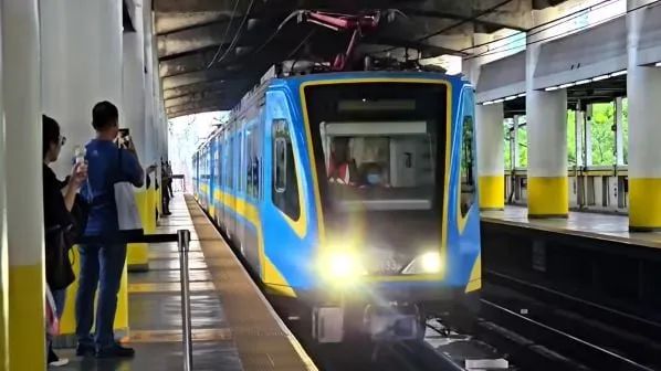 中车大连为马尼拉MRT-3号线建造的地铁列车投入运营(图1) 640 (83).jpg