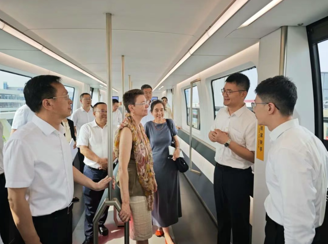 德国驻华大使傅融博士一行莅临磁浮综合试验基地参观考察(图1) 德国驻华大使傅融博士一行莅临磁浮综合试验基地参观考察(图1)