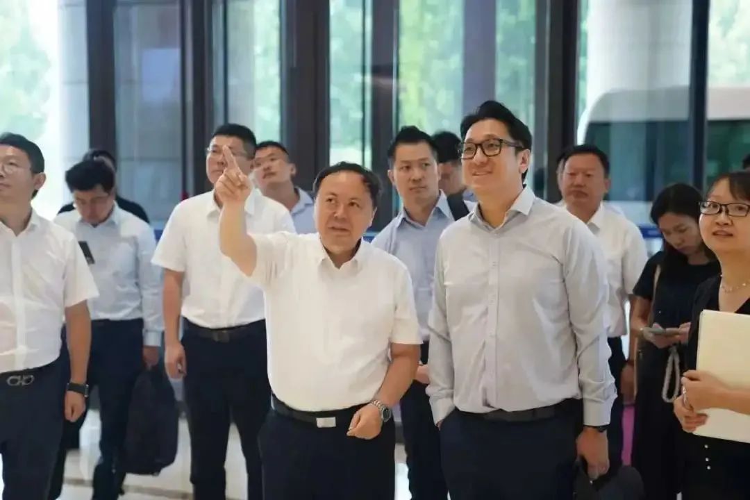 新加坡交通部常任秘书刘笔明一行到访天津轨道交通集团(图1) 图片
