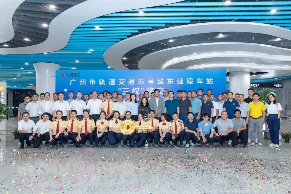 3-23110Q04PAL.jpg