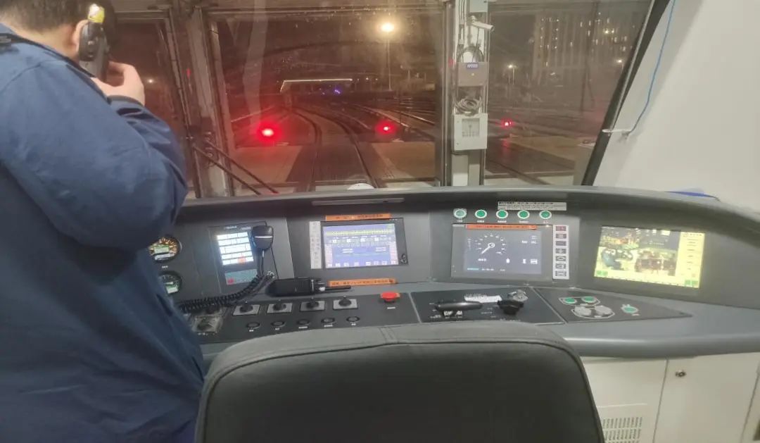正式出发!青岛地铁3号线永磁牵引列车开启首次载客之旅(图1) 3-24022Q45050I6.jpg