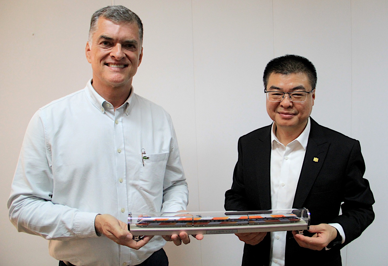 A delegation from CRRC Brazil visited Araraquara to discuss the feasibility of building a factory(图3)