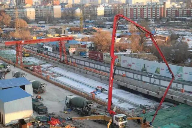 轨道交通7号线首座车站主体结构封顶(图1)