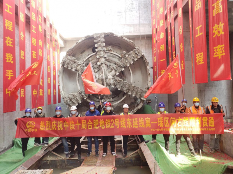 轨道交通2号线东延线寓酒路站至瑶岗路站区间右线顺利贯通(图1)