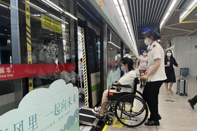 轨道交通全线配备站台无障碍渡板(图1)