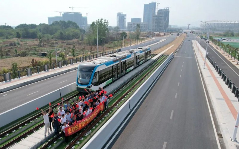 有轨电车顺利实现全线试车(图1)