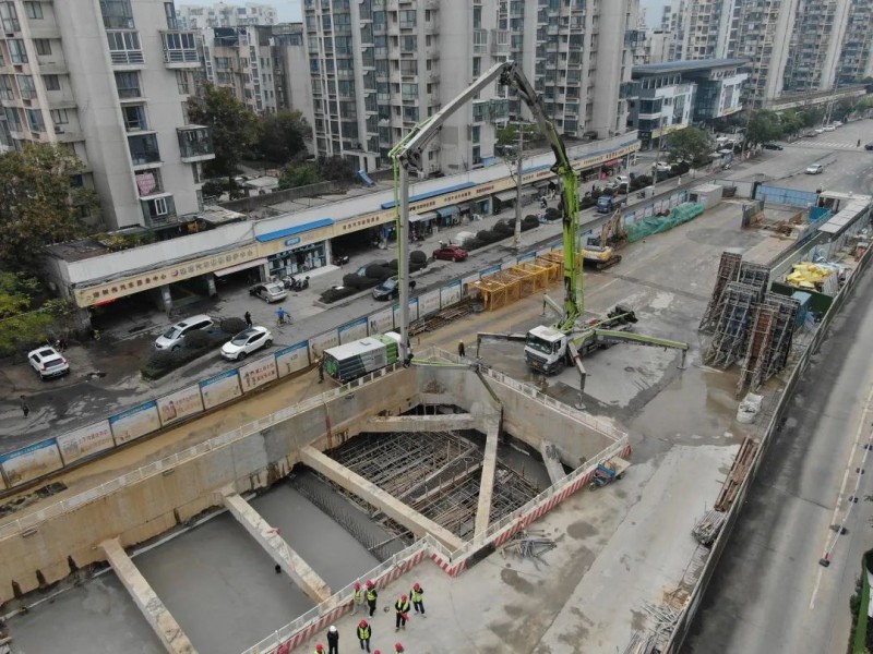 地铁6号线红山新城站主体结构顺利封顶(图1)