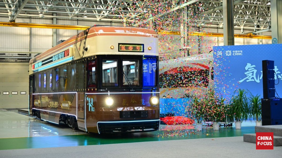 全国首列氢能文旅列车正式下线(图1) G3r15kcXcAAHRge.jpg