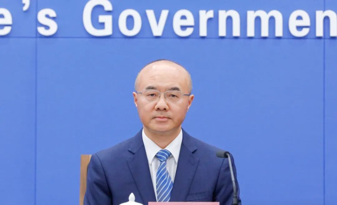 重庆铁路投资集团任命石继东为董事长(图1) 640 - 2025-10-31T091814.793.jpg