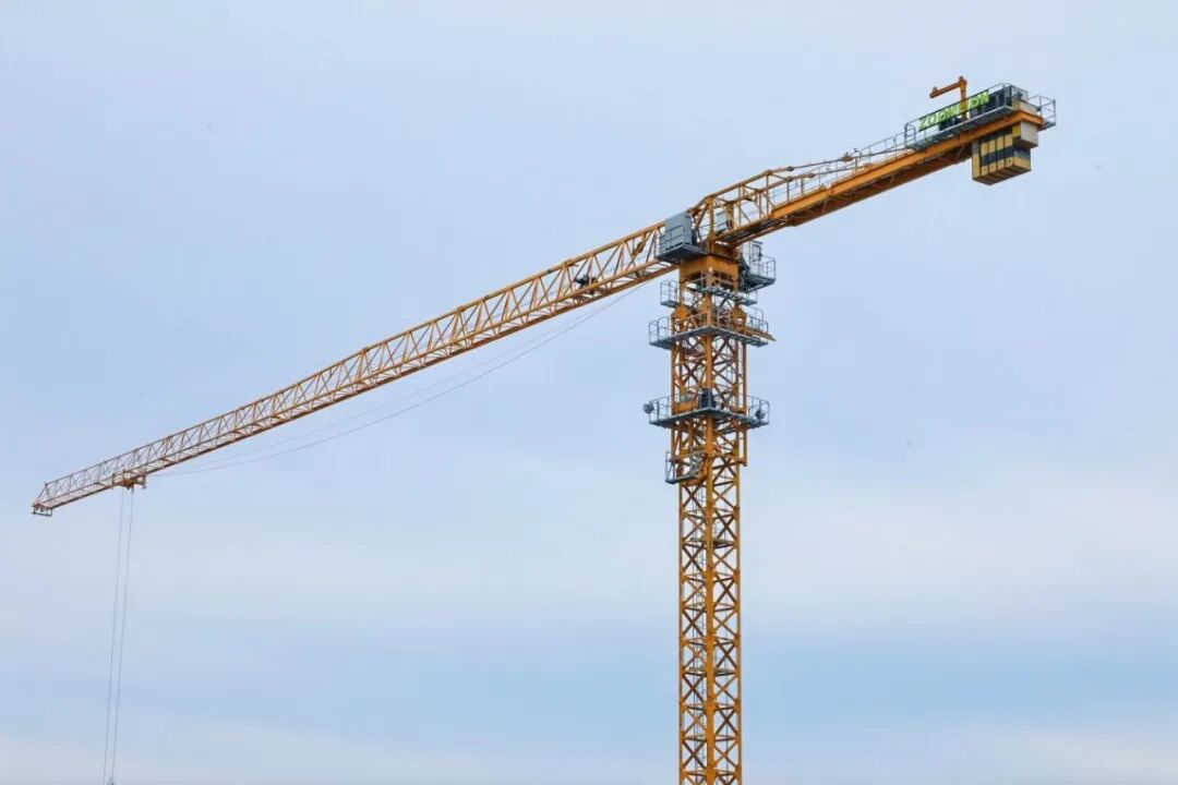 青岛地铁:新鲜!坐在办公室里就能“开”塔吊(图1) 640 - 2025-11-05T173205.008.jpg