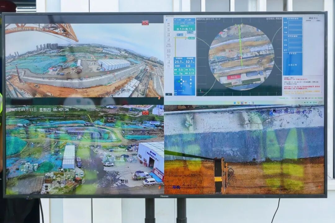 青岛地铁:新鲜!坐在办公室里就能“开”塔吊(图3) 640 (15).jpg