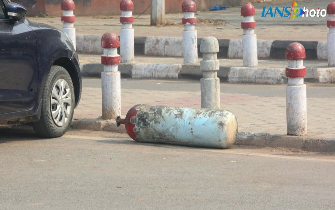 印度地铁站外汽车爆炸已致13人死亡(图2) G5dSR-CagAA7XU0.jpg