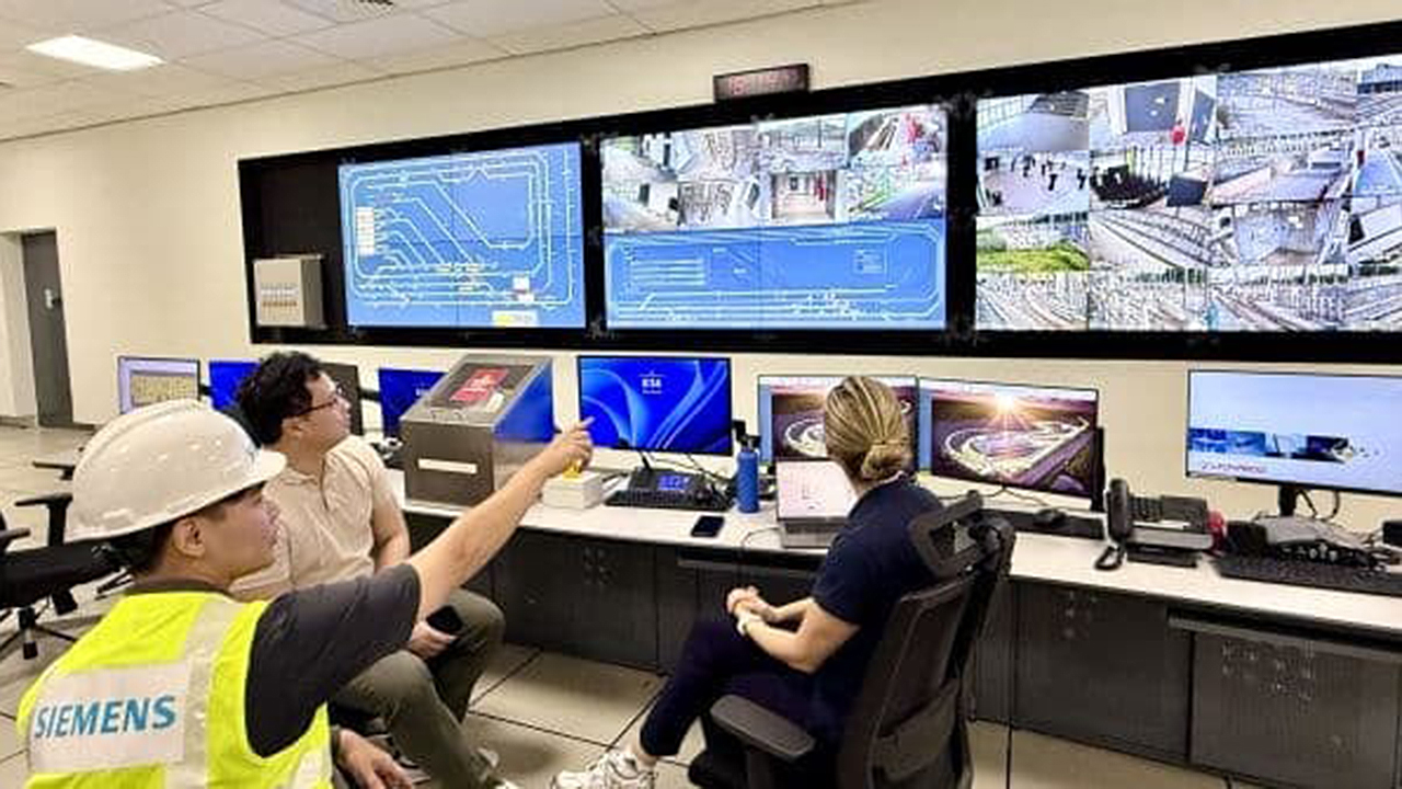 地铁信号迎来“云时代”:西门子 Signalling X 新加坡“首秀”(图1) Siemens-X-signalling-red-IMG_7303.jpg