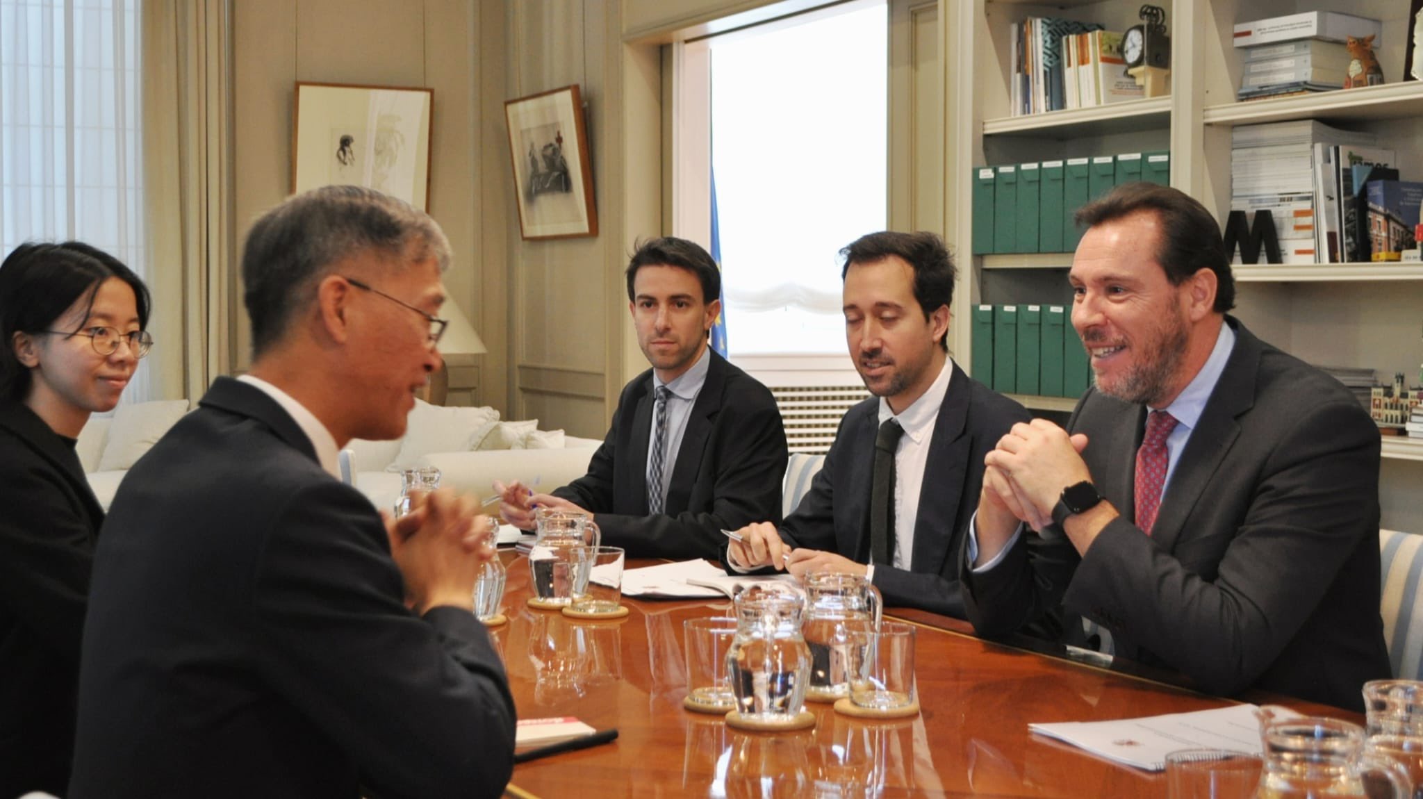 西班牙交通部长宣布将于近期访华 考察350 km/h高速列车技术(图1) G6wnhldXAAAgou_.jpg