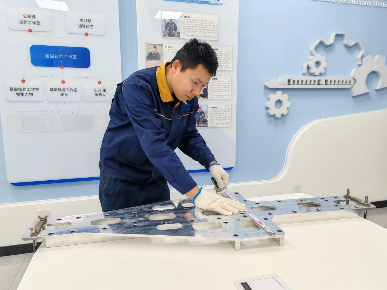 北京地铁接触网项目部分段绝缘器辅助调整板正式“上岗”(图2)