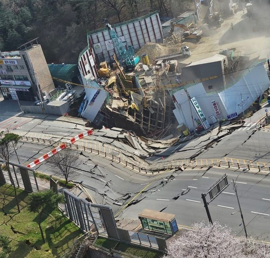 韩国一地铁施工现场发生坍塌 目前1人被困1人失联(图1)