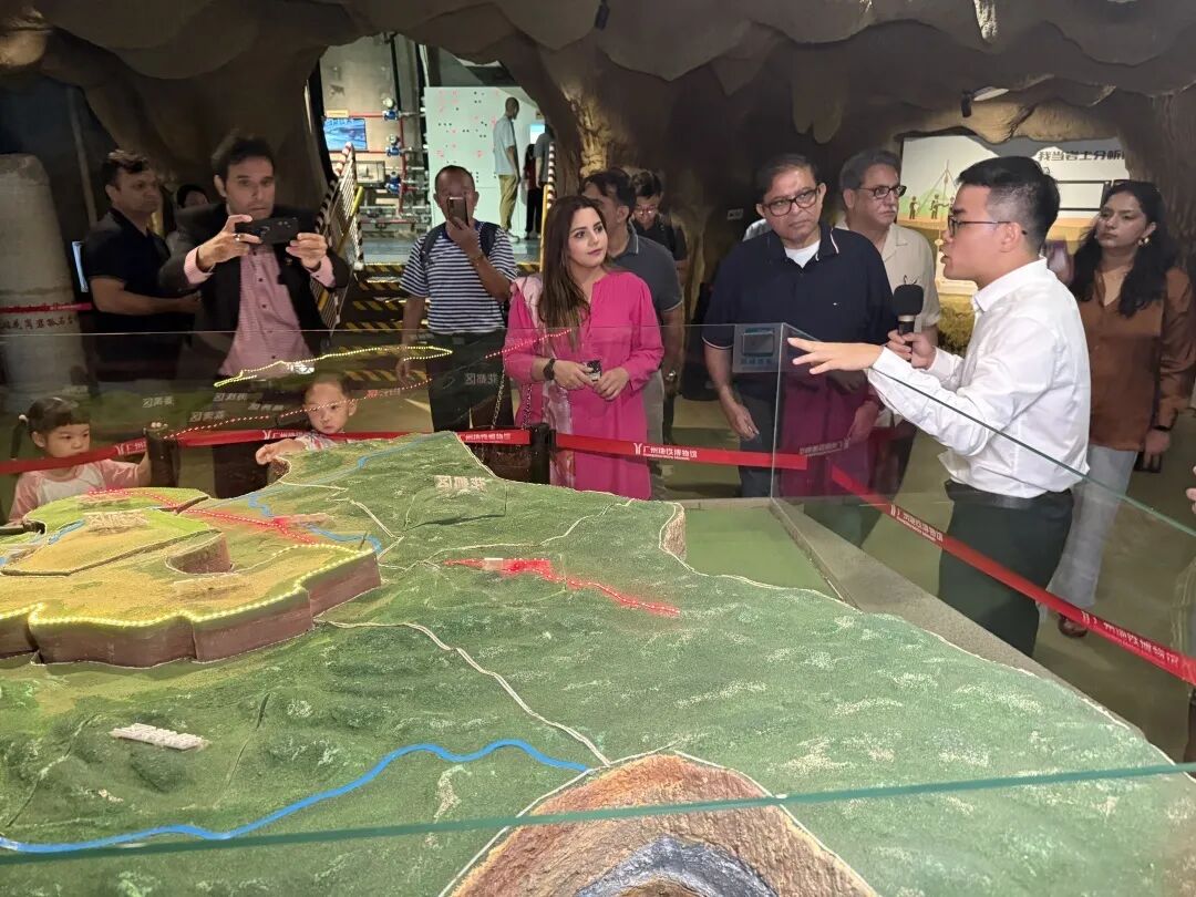 巴基斯坦智库媒体团  沉浸式参观广州地铁博物馆(图1)
